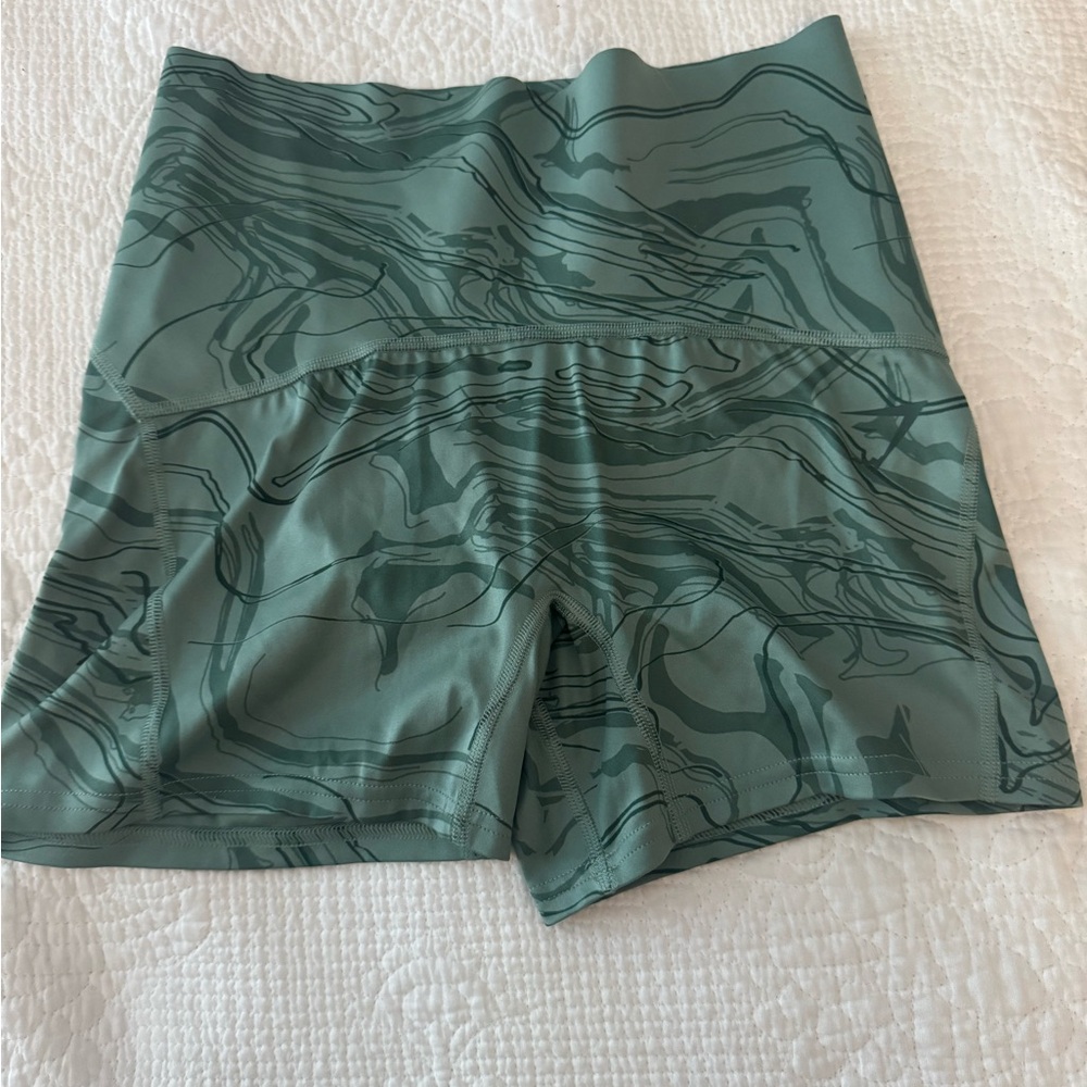 Green Patterned Athletic Shorts - Gym Shark size Medium